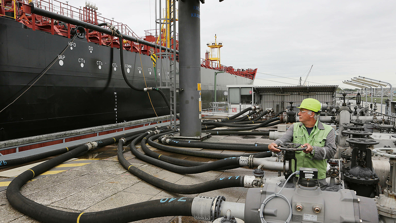 Marine Bunkering and Cargo Hoses elaflex.be